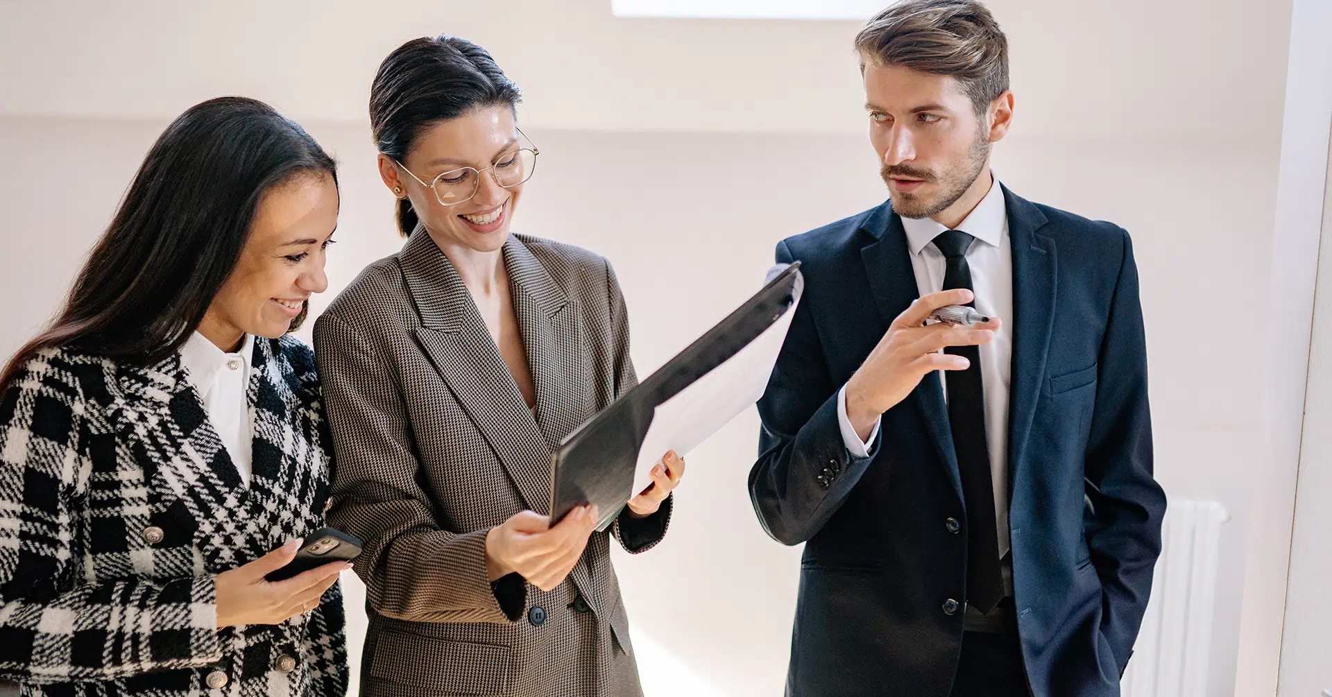 Group working banner-20